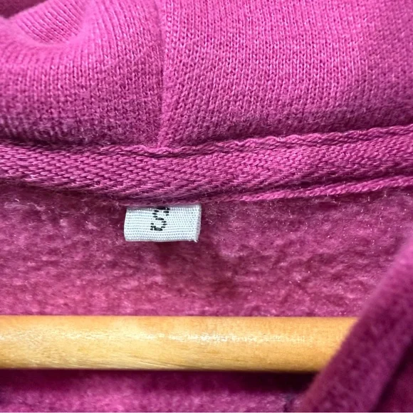 Magenta Pullover Hoodie Sweatshirt Kangaroo Pocket Soft Fleece Size M - Picture 2 of 4